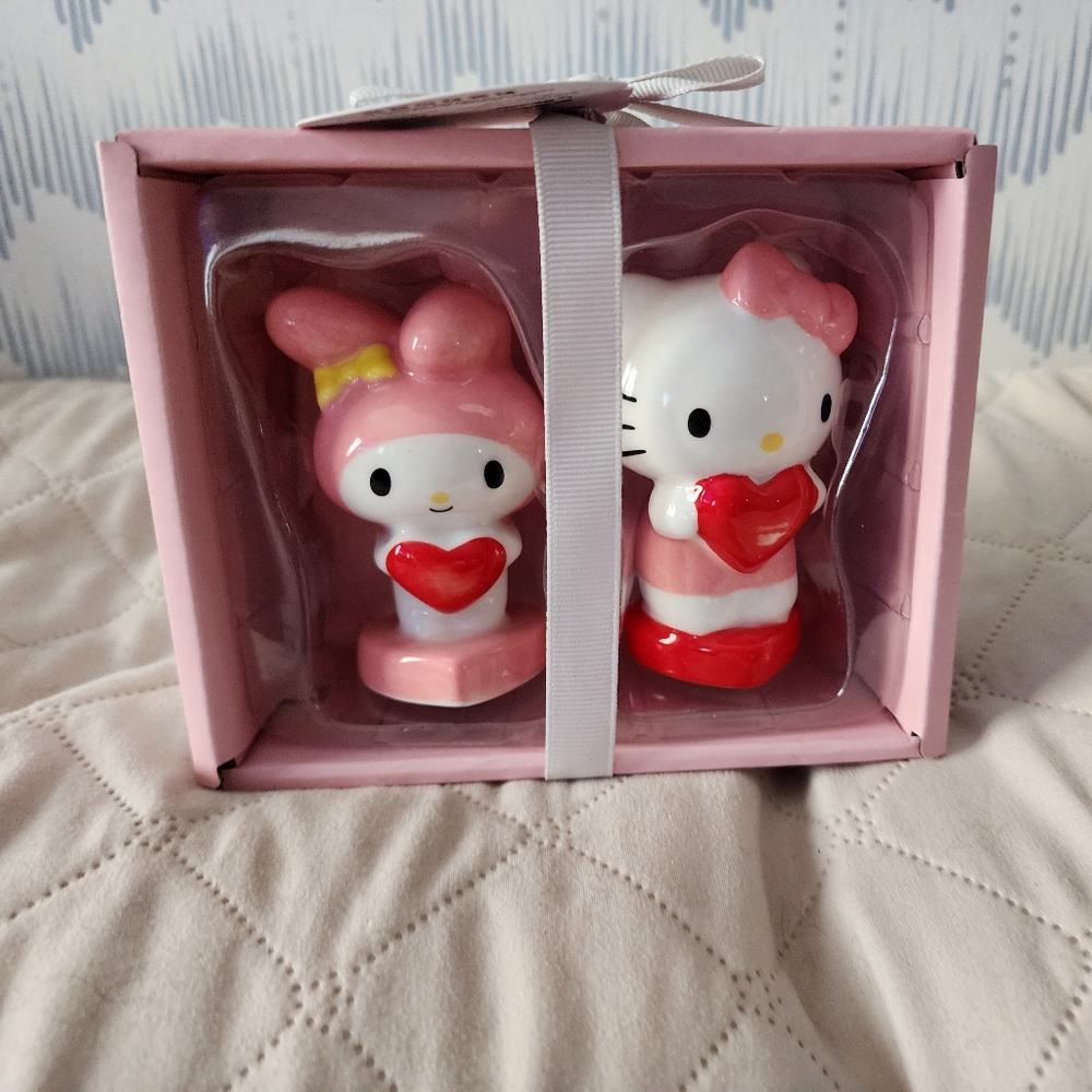 Hello Kitty salt and pepper